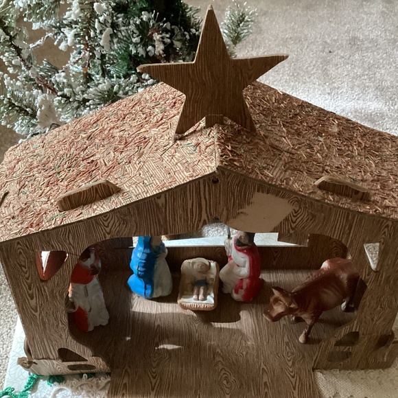 Antique/vintage cardboard fold-up nativity stable, attached blow mold characters - Picture 3 of 7